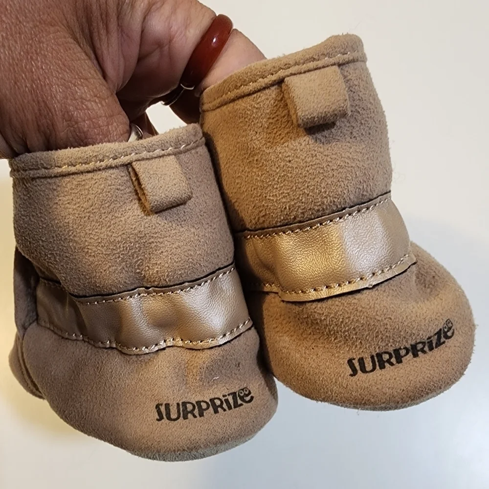 SURPRIZE by Stripe ride baby faux fur shoes size 12-18M